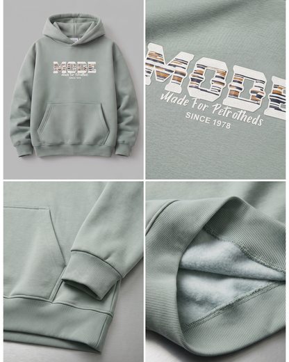 Hoodie with a prominent "MODE" print - mint